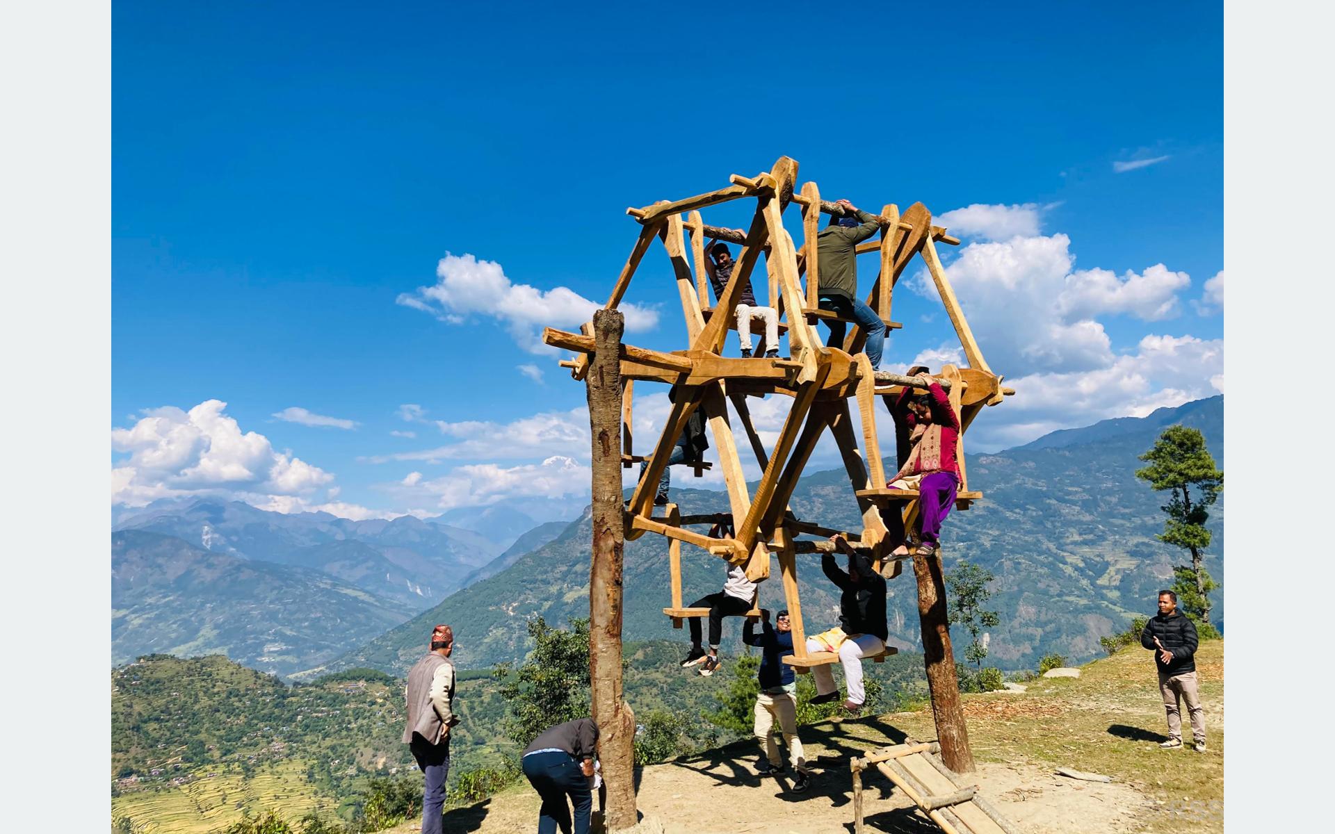 चर्खेपिङ संरक्षण गर्दै गाउँले