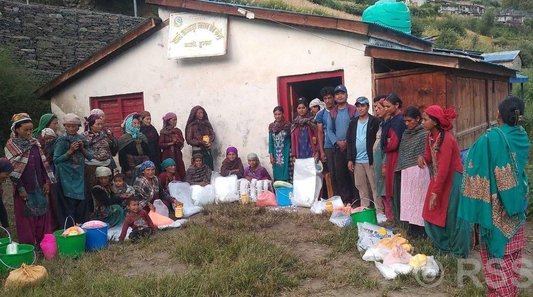 आमा र शिशुलाई पोषण सामग्री सहयोग