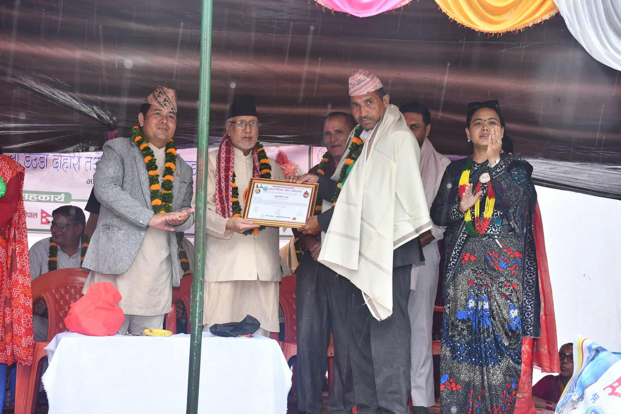 सुदूरपश्चिम गौरा महोत्सवमा नौ श्रष्टा सम्मानित