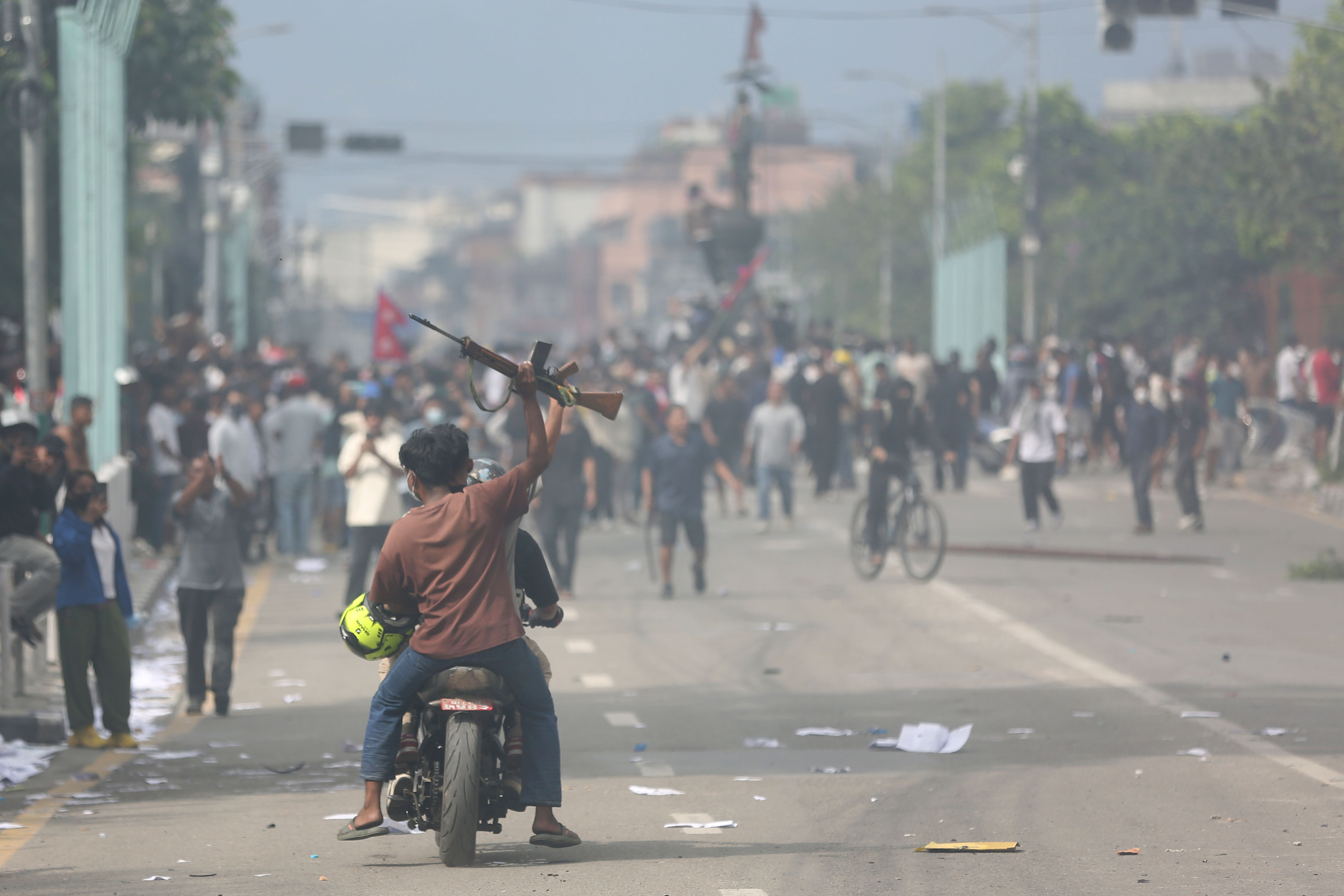 जेनजी आन्दोलन :  नेपाल प्रहरीका तीन हजार हतियार गायब