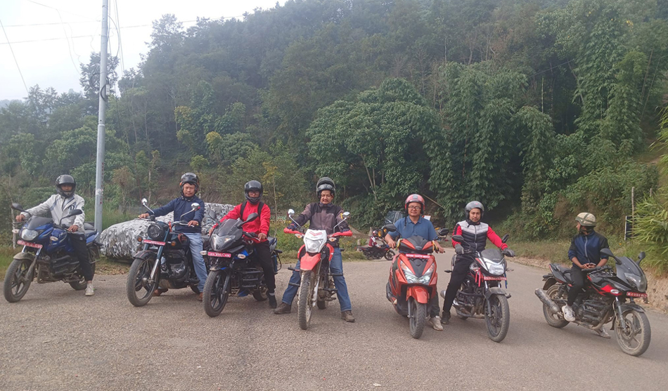 युवा समूहले निःशुल्क यातायात सेवा उपलब्ध गराउने