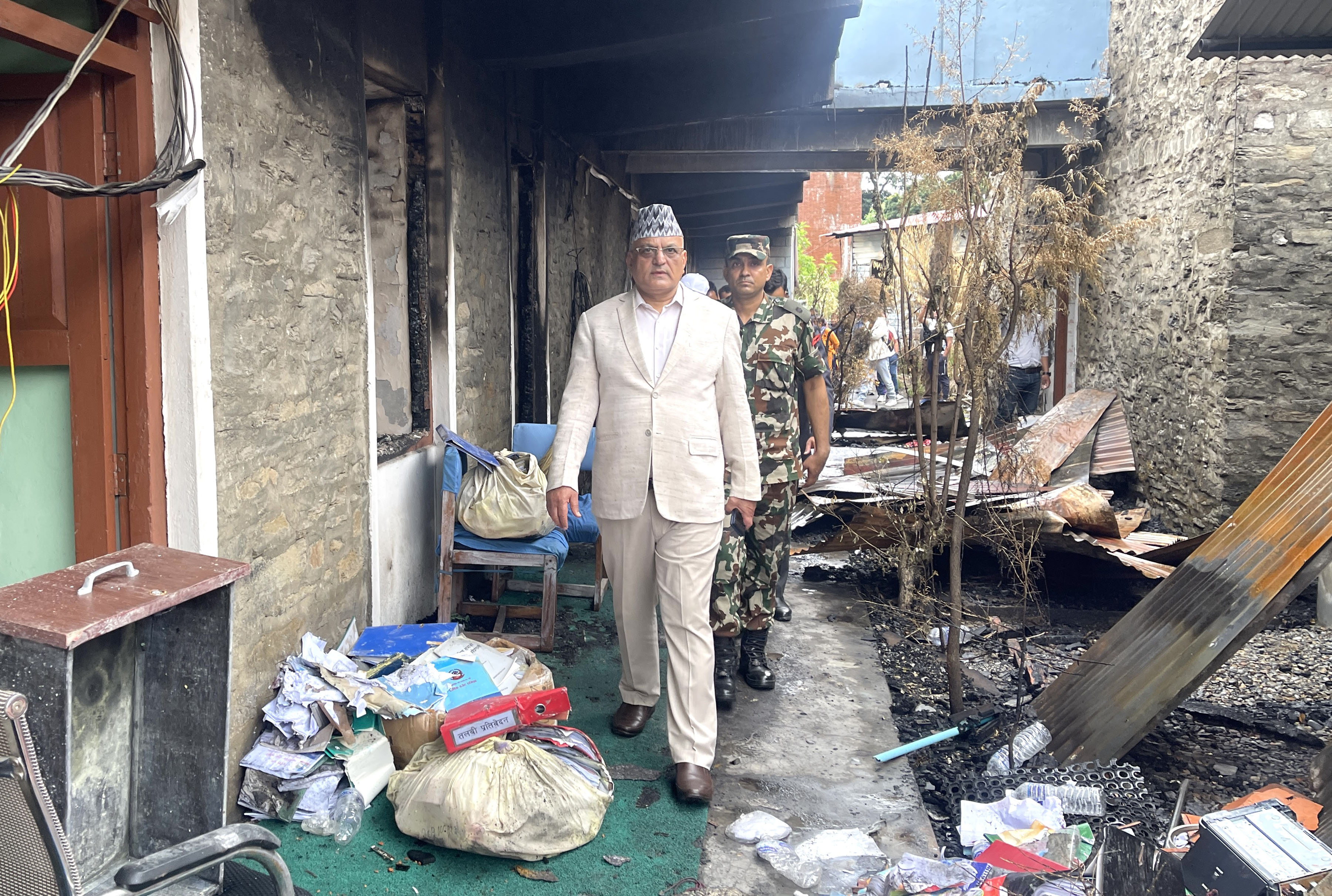 मुख्यमन्त्री पाण्डेद्वारा क्षतिग्रस्त संरचनाको अवलोकन