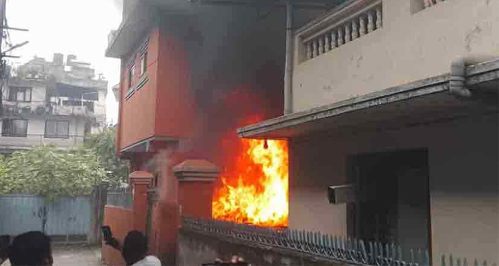 गगन थापा निवासमा आगजनी