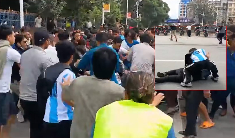 जंगीअड्डा बाहिर भेला भएका जेनजी समूहबीच कुटाकुट