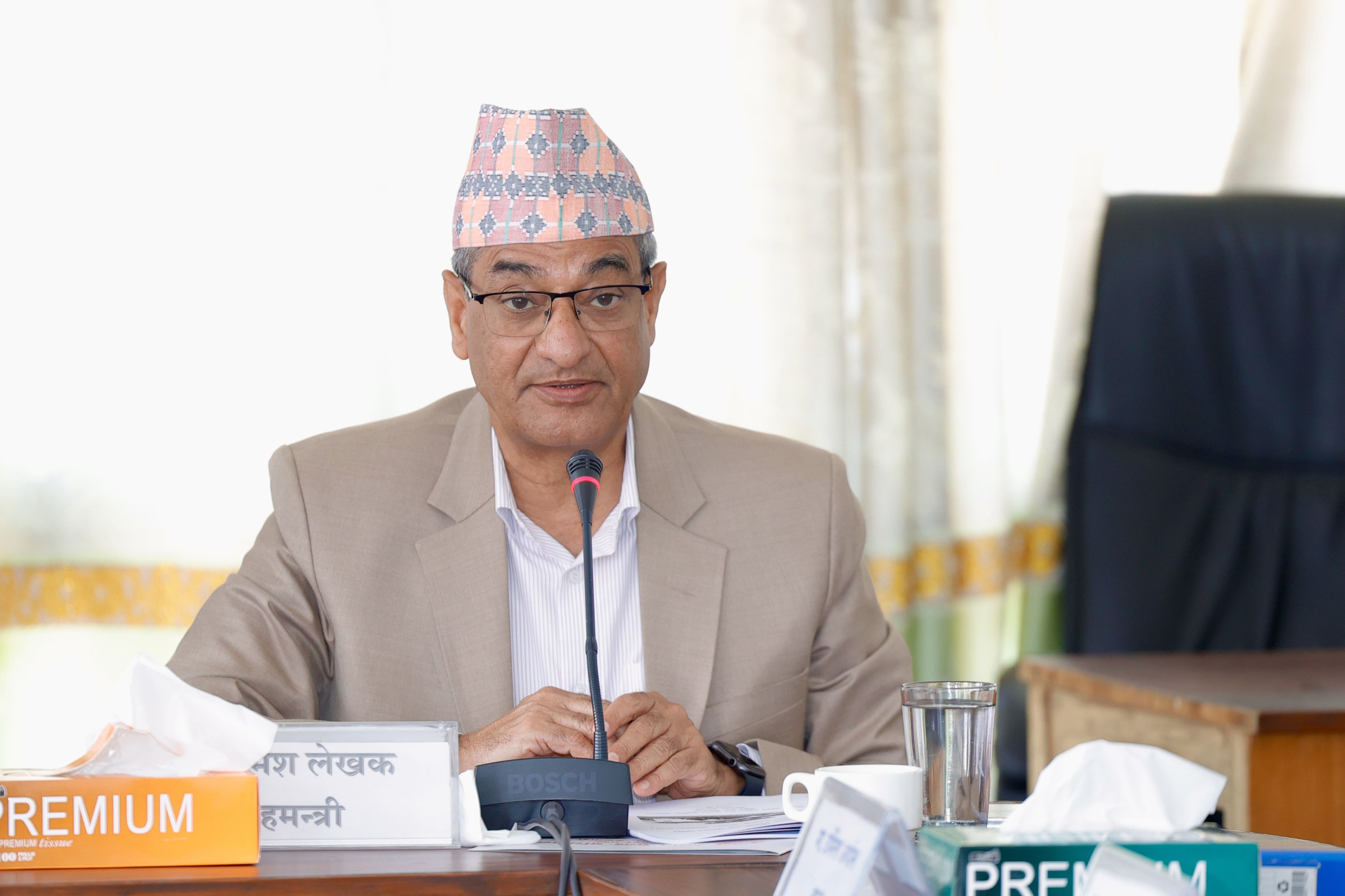 गृहमन्त्री रमेश लेखकले राजीनामा दिए