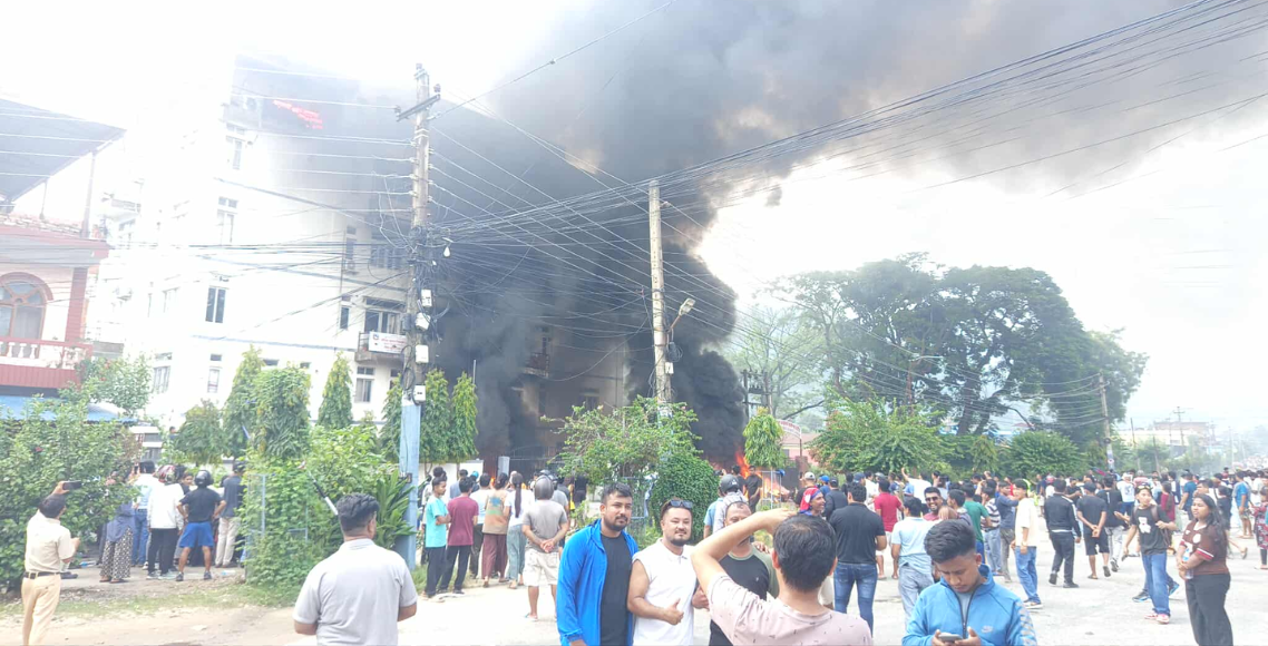 हेटौंडाको अधिकांश सरकारी कार्यालयमा आगजनी