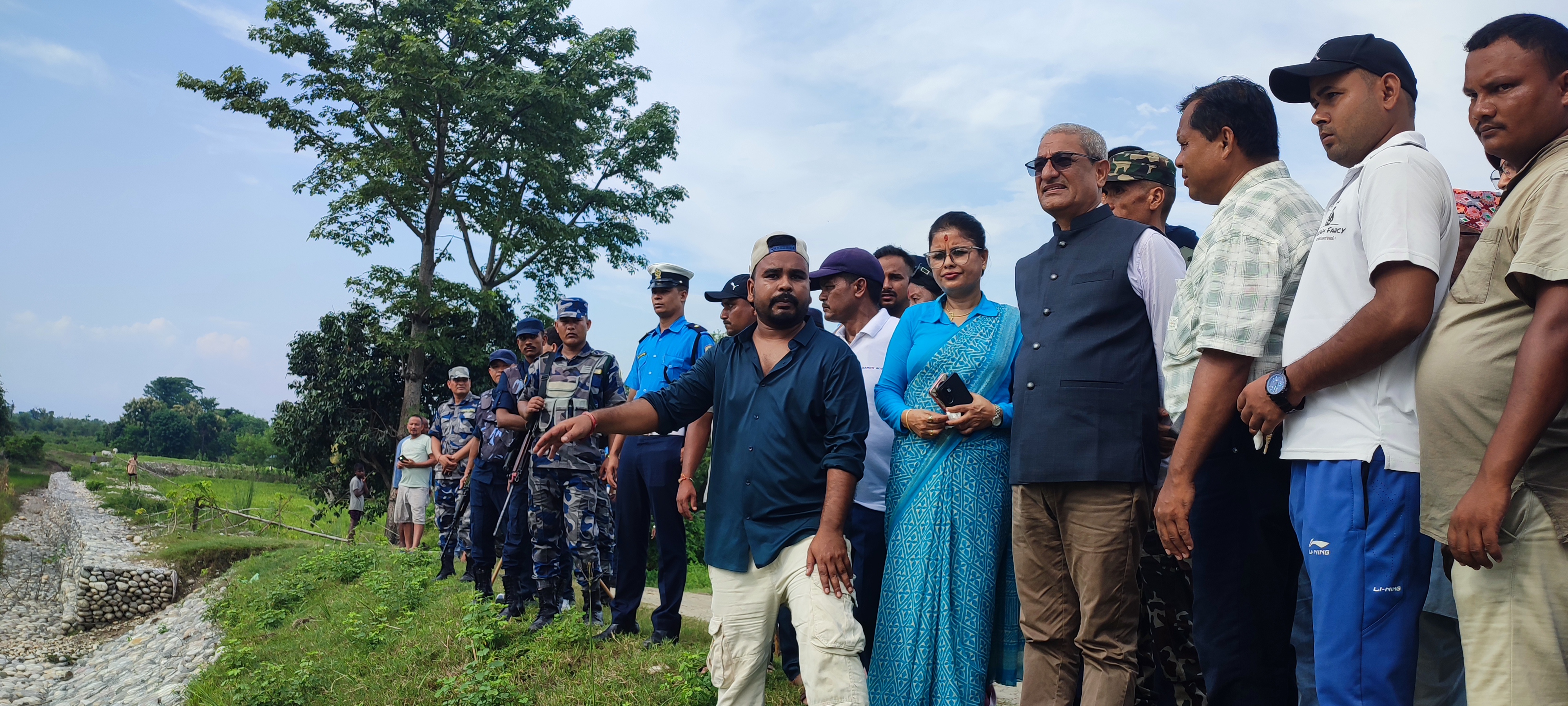 गृहमन्त्रीद्वारा बाढी प्रभावित क्षेत्रको स्थलगत अवलोकन