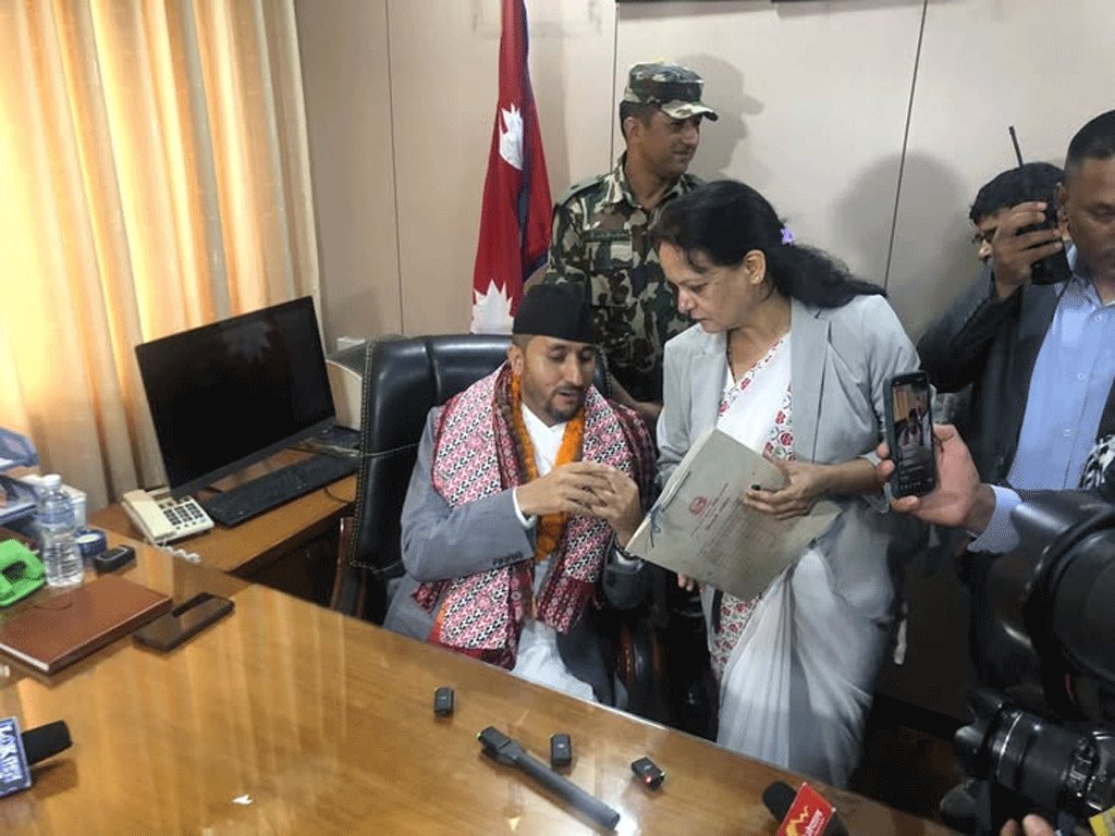 नवनियुक्त सञ्चार मन्त्री जगदीश खरेलद्वारा पदभार ग्रहण