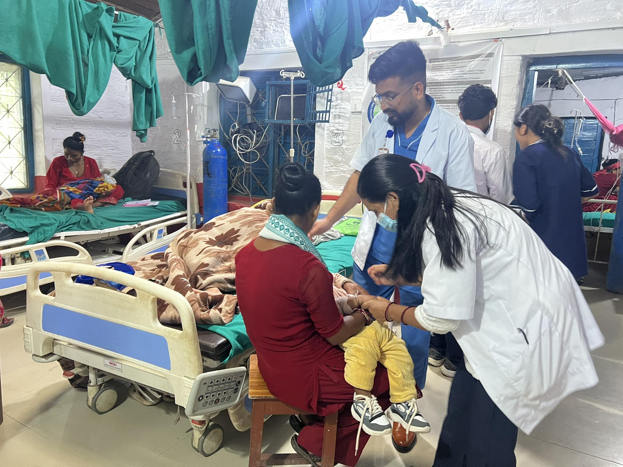 दैलेख अस्पतालमा बिरामीको बढ्दो चाप, उपचारमा समस्या