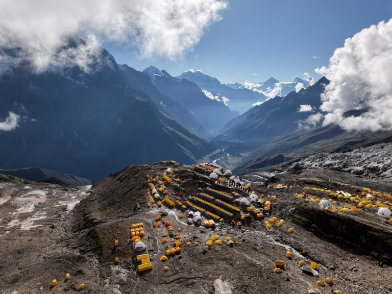 मनास्लु क्षेत्रमा एक विदेशी पर्यटक पहिरोमा पुरिइन्