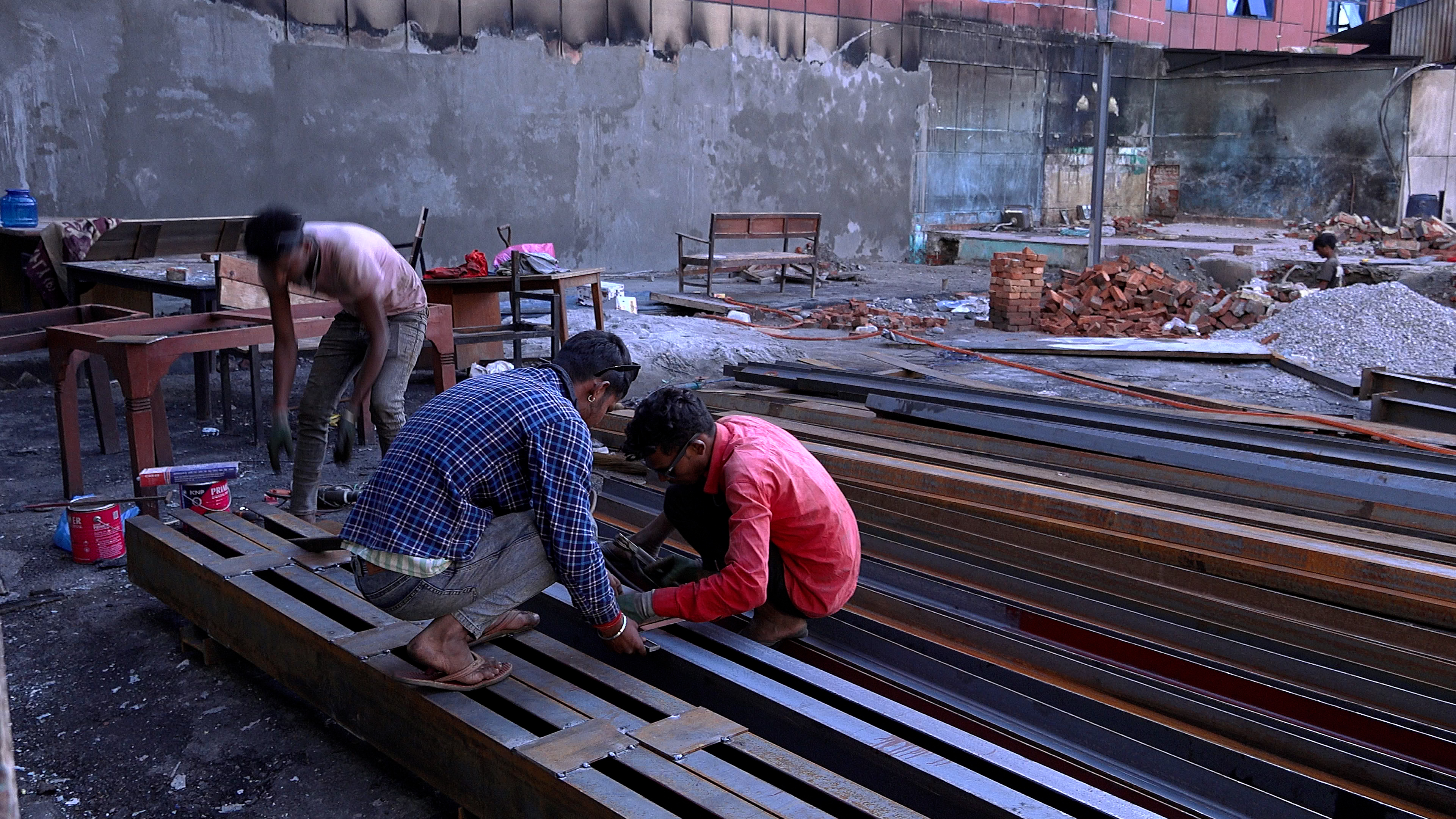 प्रहरी प्रशासनको पहलमा नयाँ बानेश्वर प्रहरी वृत्तमा पुनर्निर्माणको कार्य हुँदै
