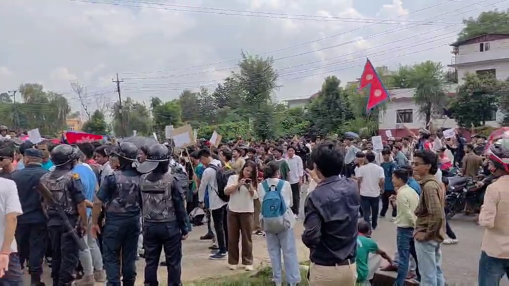 सुर्खेतमा जेन-जी पुस्ता विभाजित