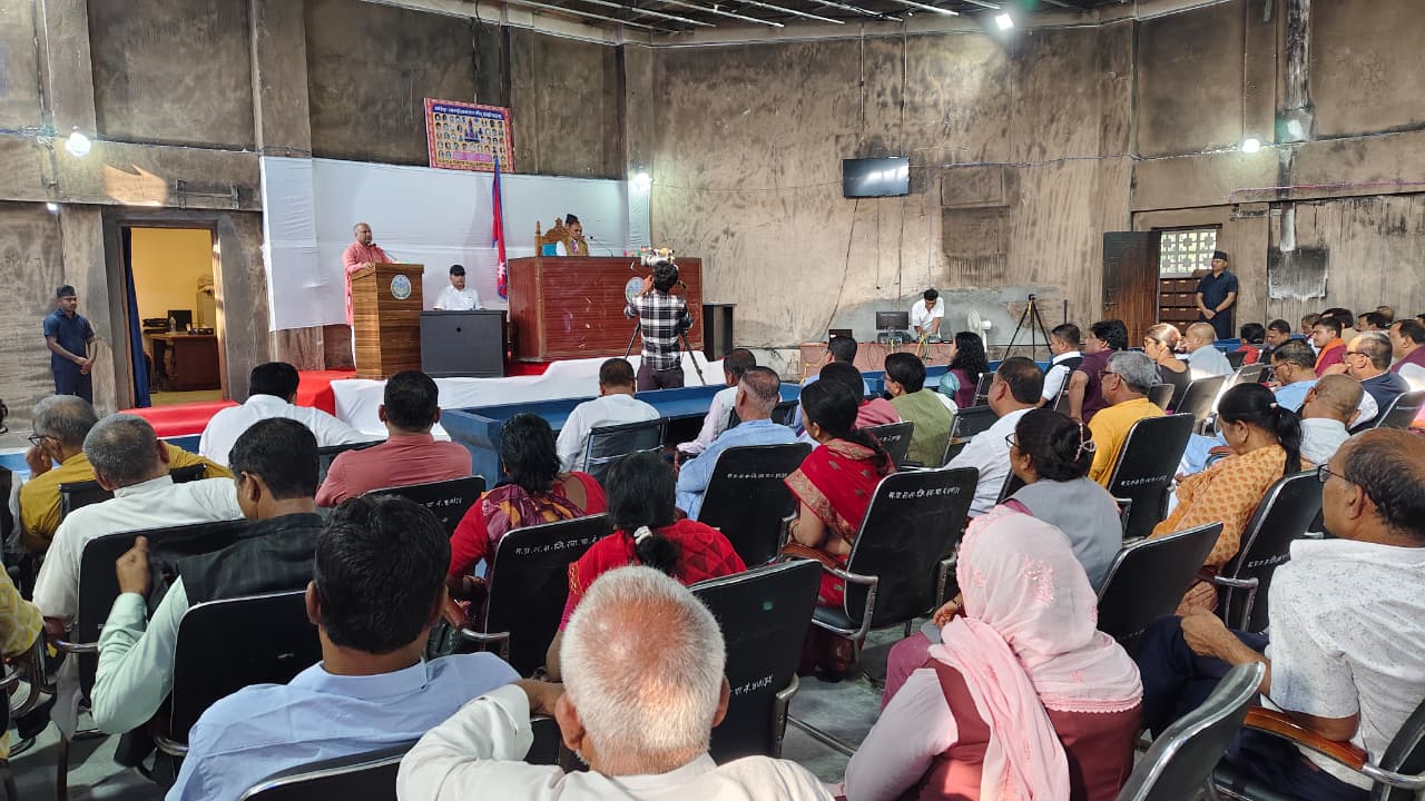आगोले खन्डहर भएको भवनमै सुरु भयो मधेश प्रदेश सभा बैठक