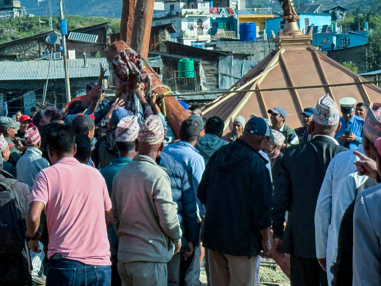 चन्दनाथ र भैरवनाथ मन्दिरमा हालियो ५२ हाते लिङ्गो