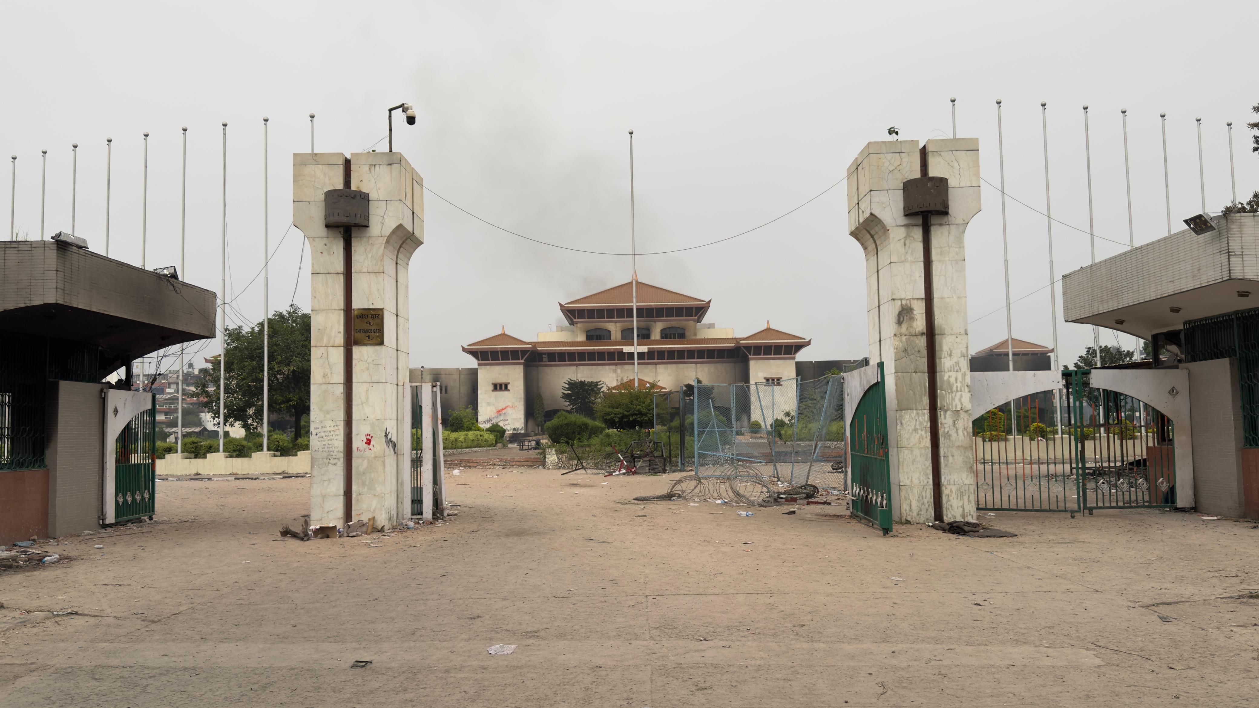 संसदभित्रबाट पुरानै र असफल नेतृत्वलाई शक्तिशाली बनाइने जोखिम