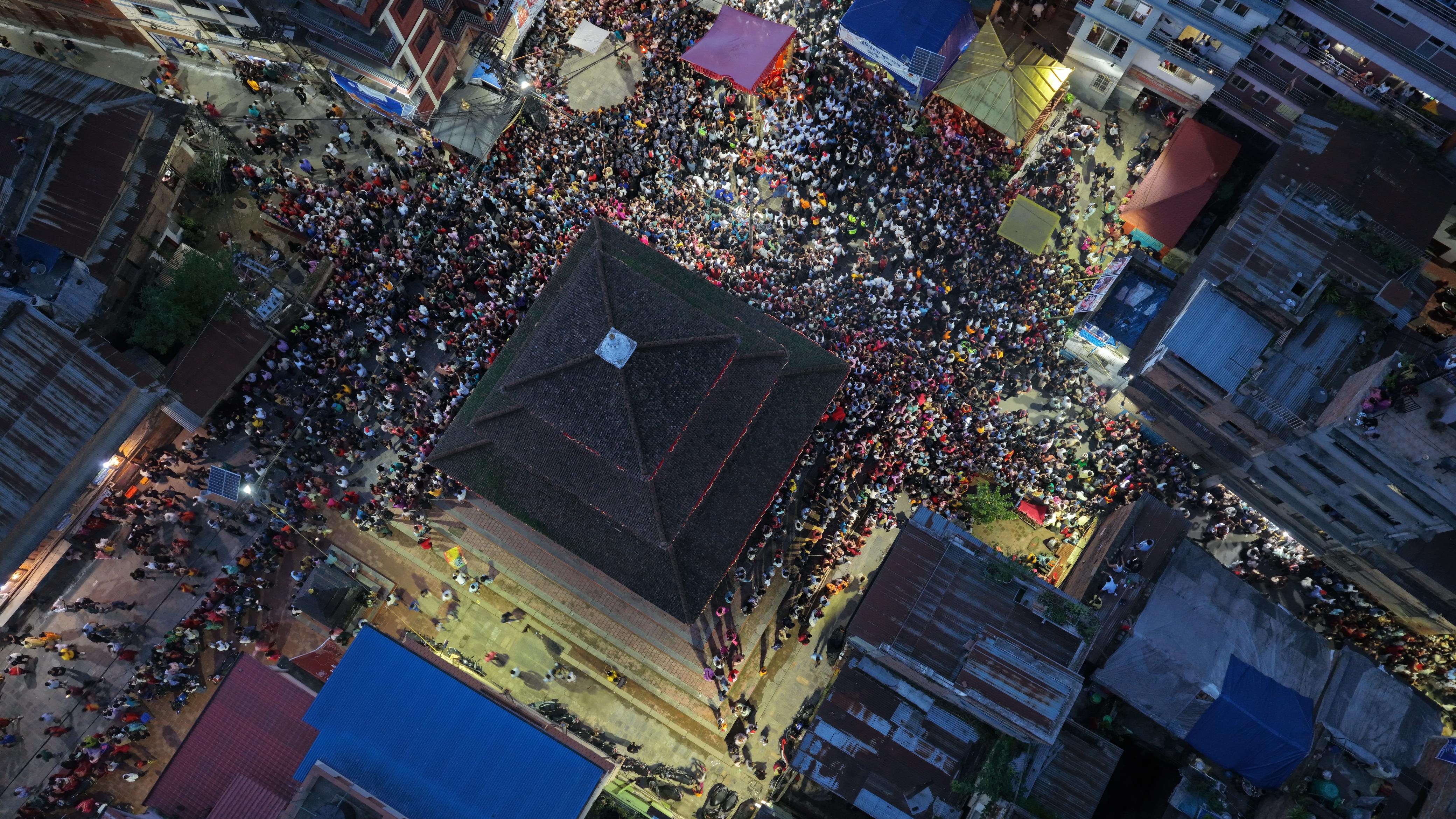 ड्रोनबाट यस्तो देखिएको थियो वसन्तपुरको इन्द्रजात्रा(फोटो फिचर)