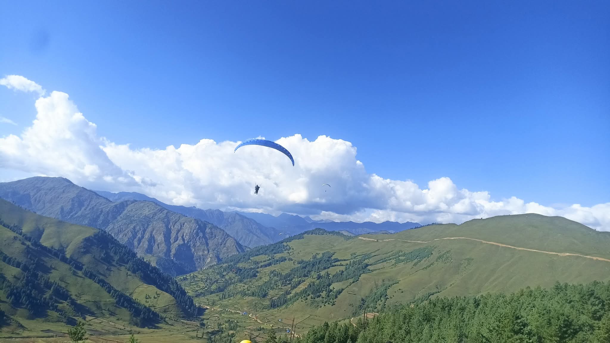 पर्यटक आकर्षित गर्न गुठिचौरमा प्याराग्लाइडिङ महोत्सव