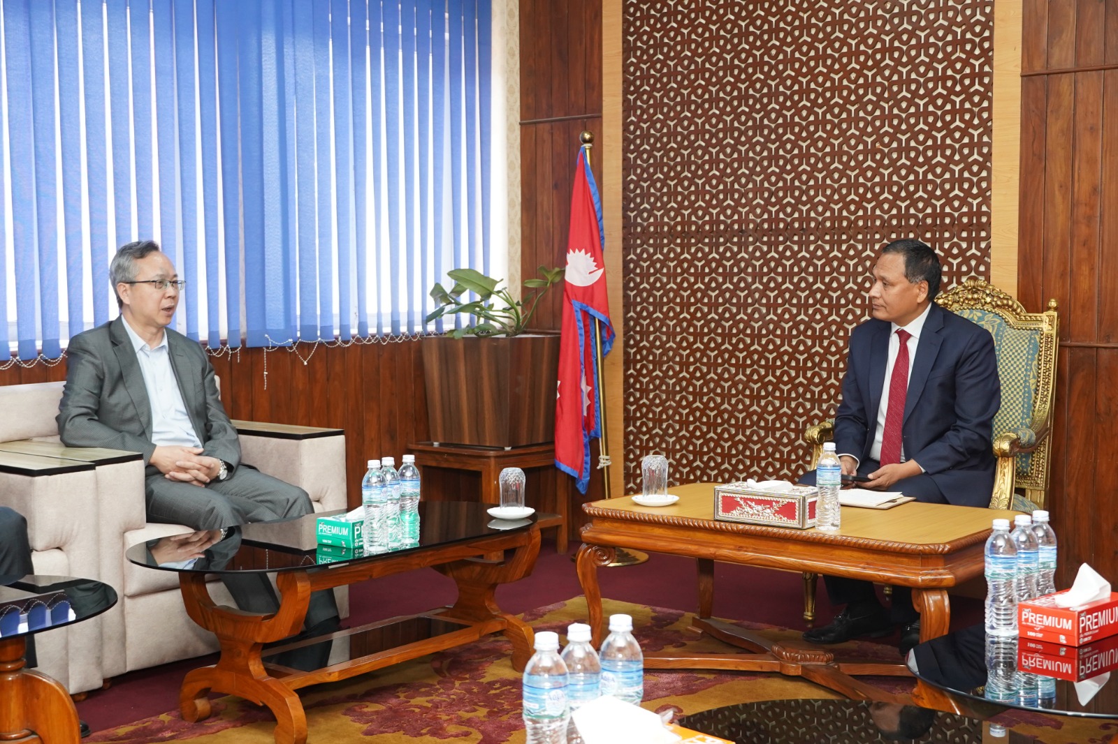 मन्त्री घिसिङ र चिनियाँ राजदूतबीच भेटवार्ता