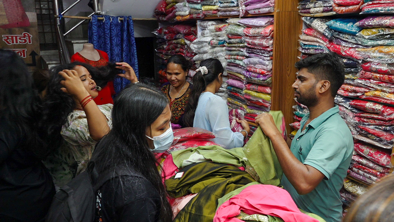 काठमाडौंको व्यापारिक केन्द्रहरुमा दशैंको चहलपहल (फोटोफिचर)