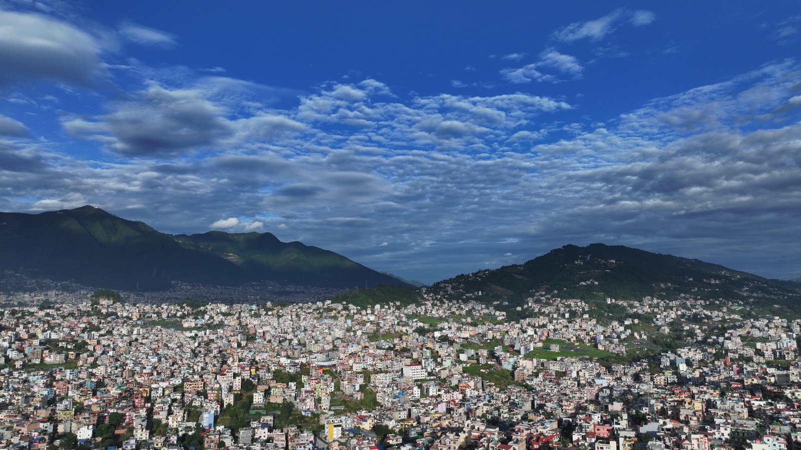 मिर्मिरे किरणमा सजिएको सहर ‘काठमाडौं’ (फोटो फिचर)