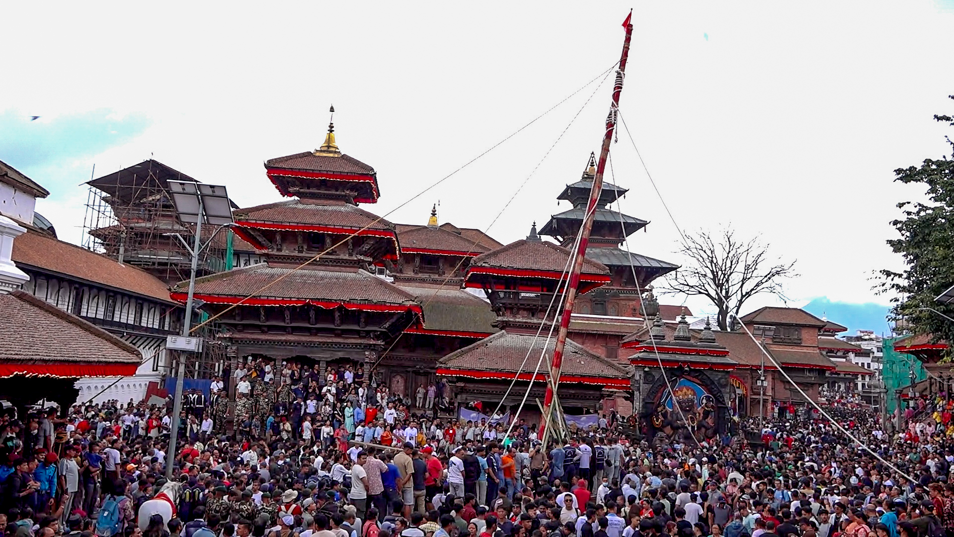 इन्द्रध्वज ठड्याएर वसन्तपुरमा इन्द्रजात्रा औपचारिक रुपमा सुरु (फोटो फिचर)