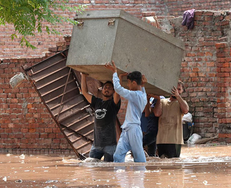 अव्यवस्थित शहरीकरण र अवरुद्ध निकास प्रणालीले पाकिस्तानमा बाढीको जोखिम थपिँदै