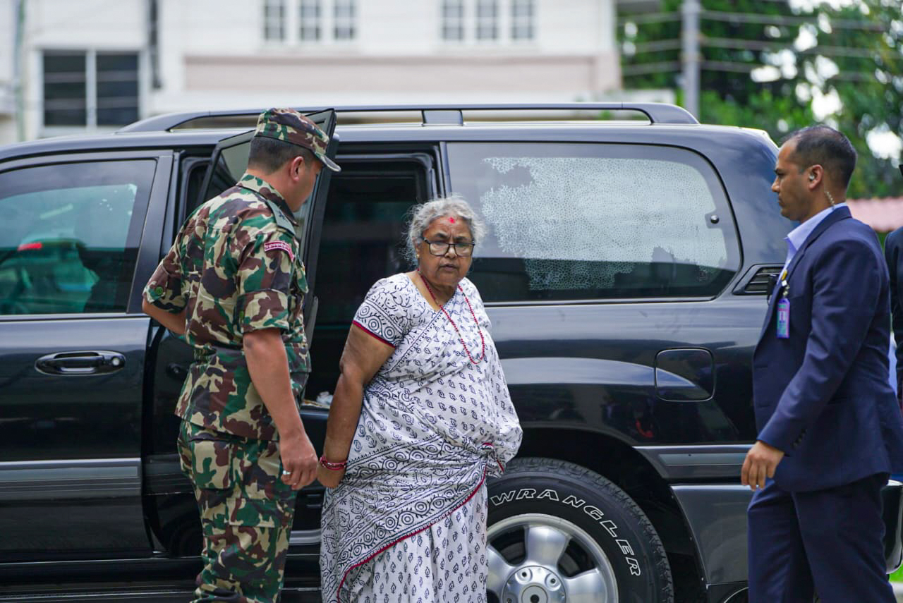 प्रधानमन्त्री कार्की घाइतेलाई भेट्न सिभिल र ट्रमा सेन्टरमा