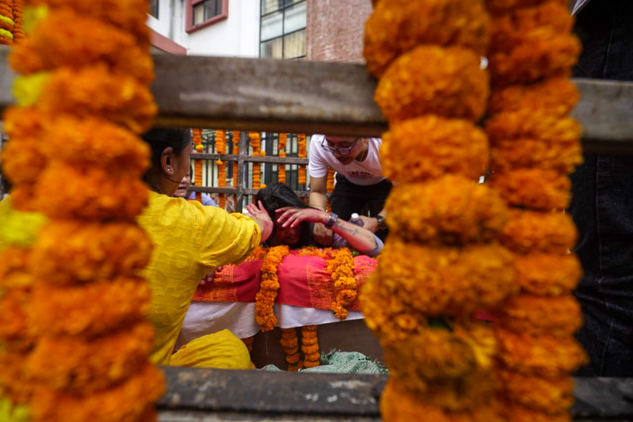 जेनजी आन्दोलनमा ज्यान गुमाउनेहरूको सम्मानमा शव यात्रा (फोटो फिचर)