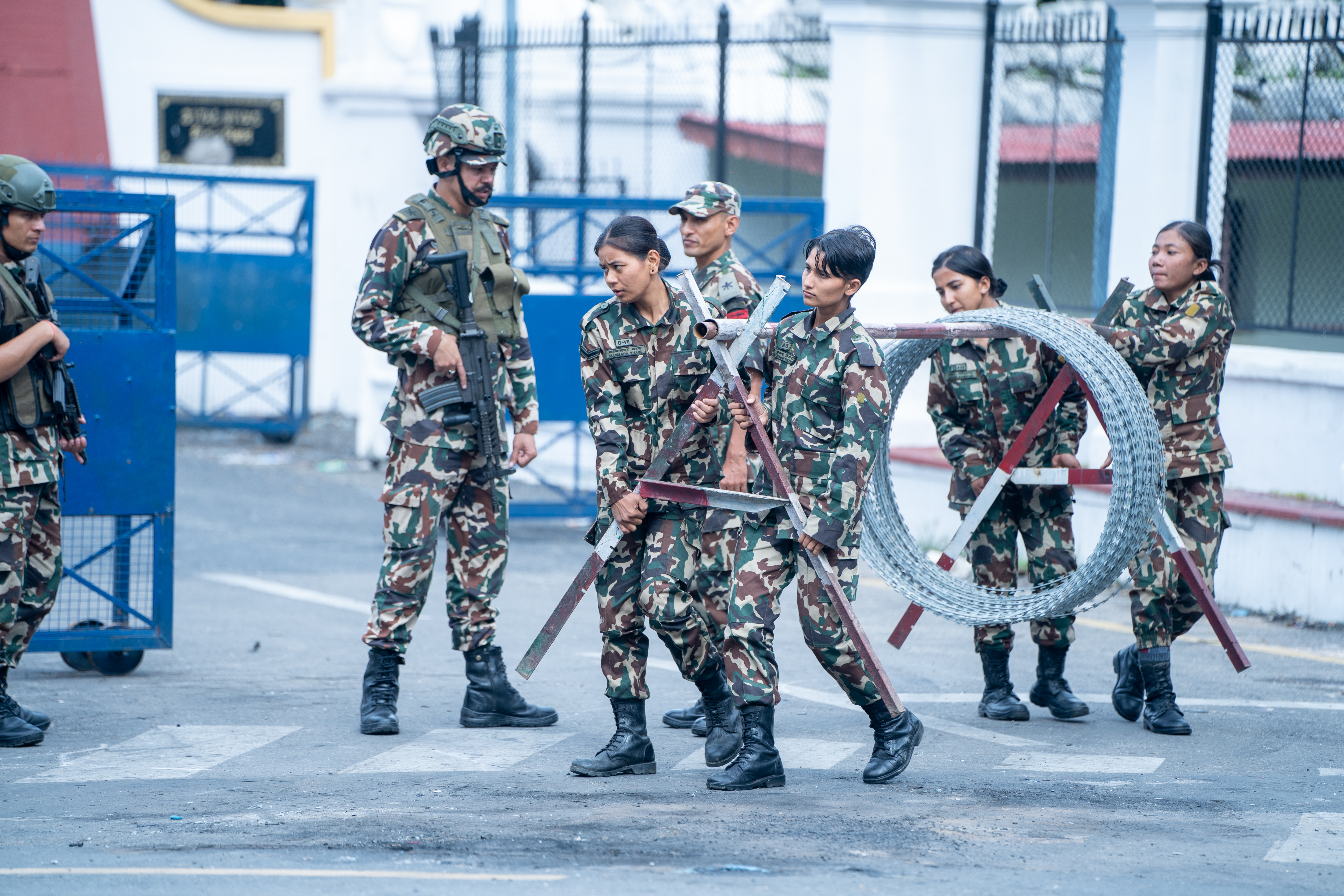 शीतल निवास अगाडी सुरक्षा व्यवस्था कडा (तस्बिर)