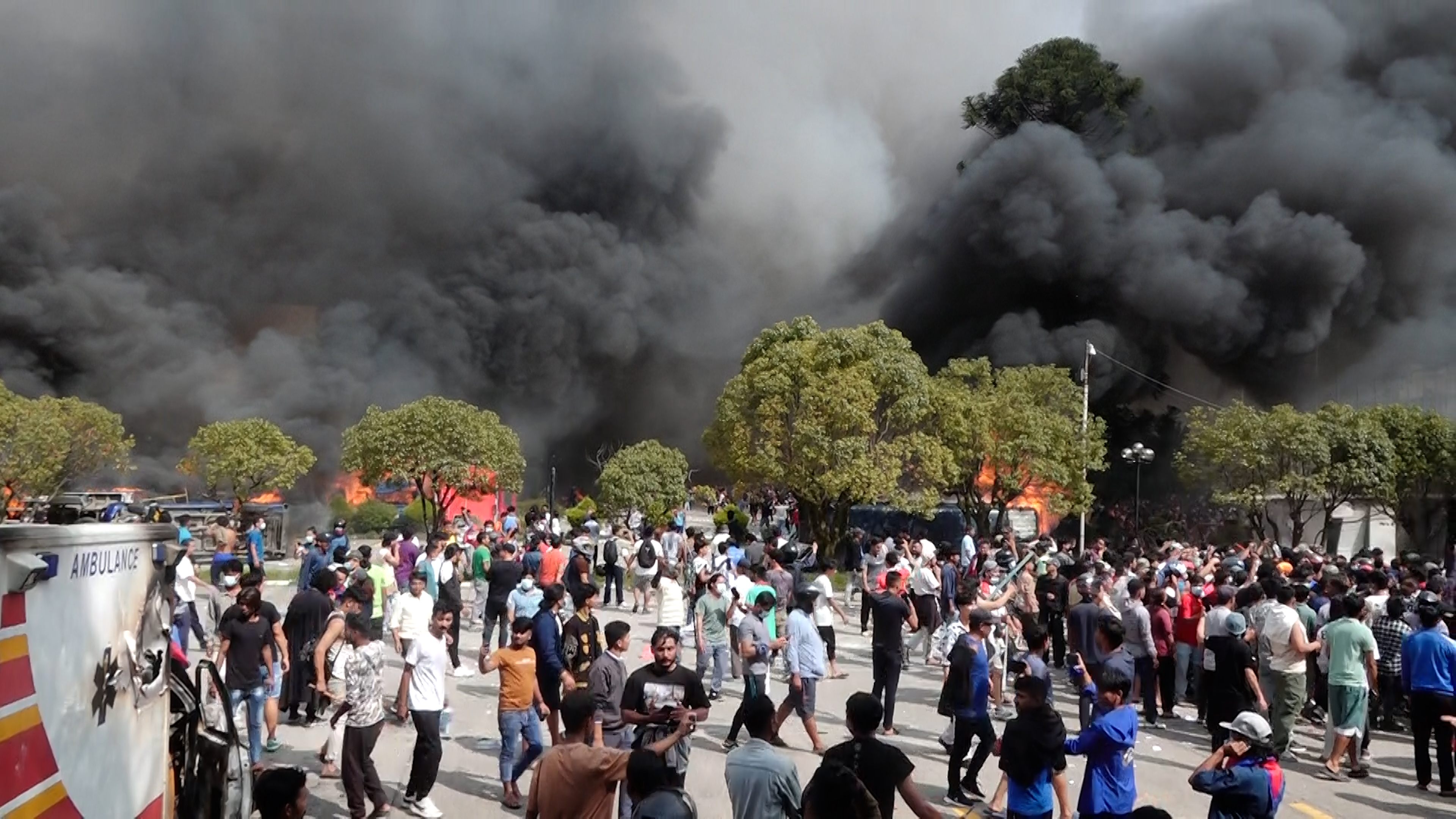 आत्मसमर्पण गरेका प्रहरीलाई सडकमा ल्याएर आक्रमण, ३ जनाको मृत्यु