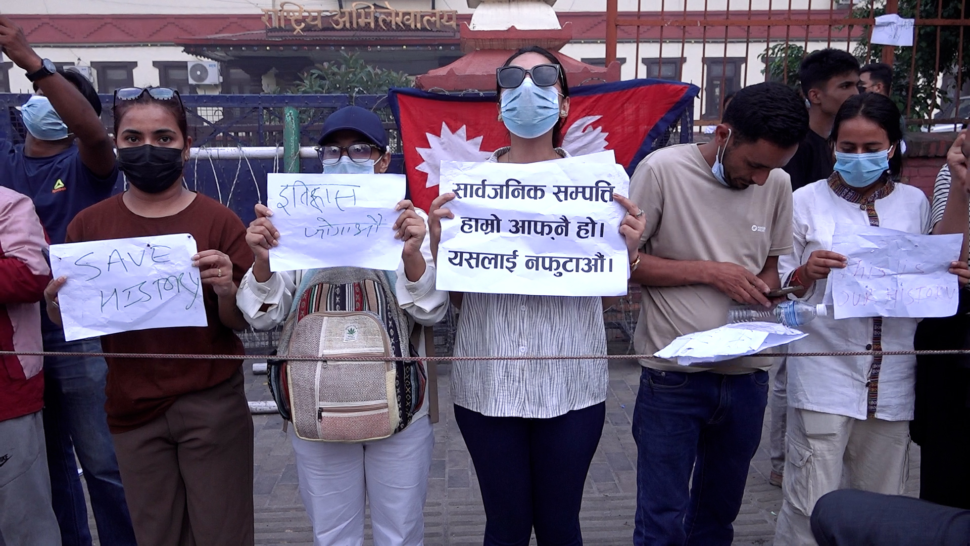 आन्दोलनकारीको सन्देशः ‘सार्वजनिक सम्पत्ति हाम्रो आफ्नै हो, यसलाई नफुटाऔं’