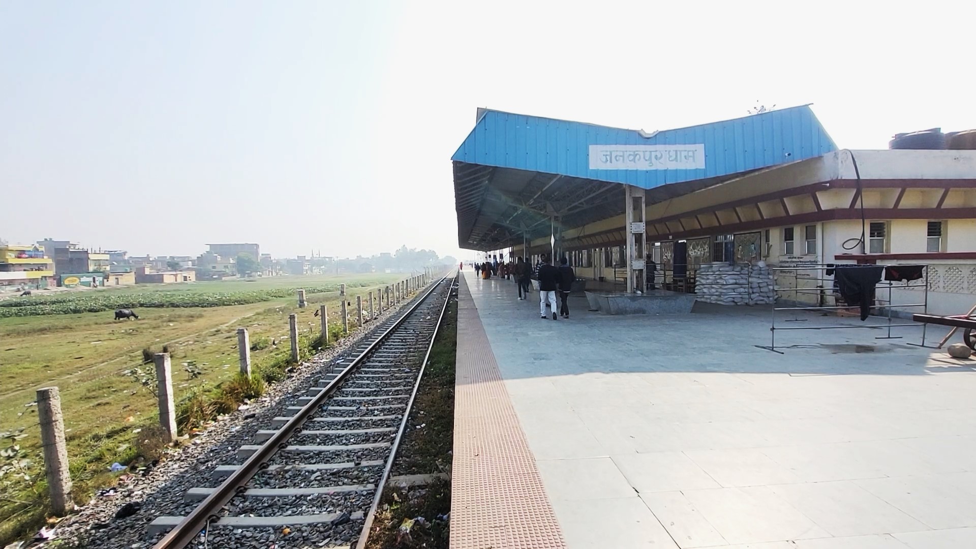 सुरक्षाको दृष्टिकोणलाई मध्येनजर गर्दै ट्रेन बन्द