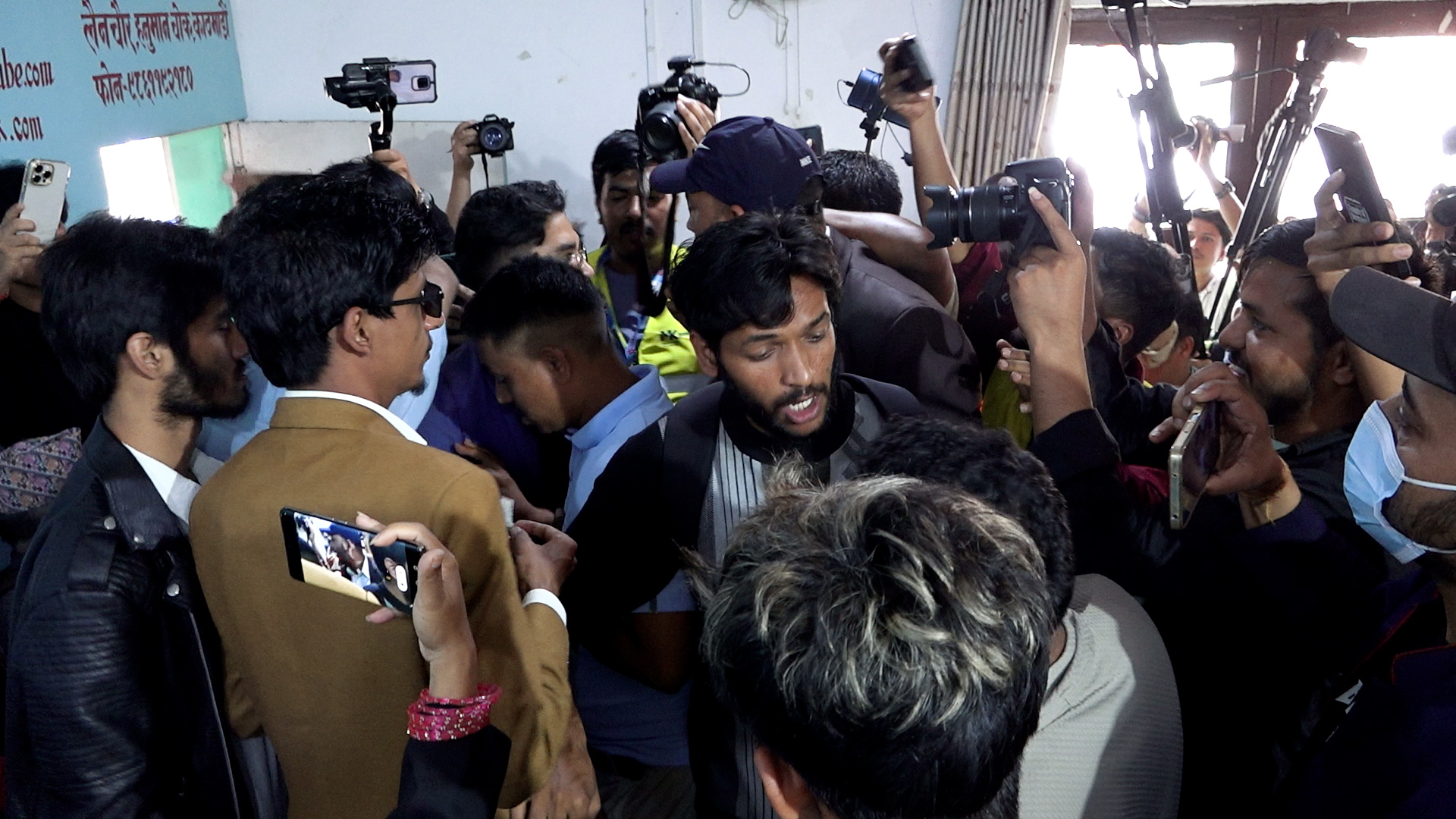 जेनजीहरुबीच विवाद चर्किको, कार्यक्रम स्थलमै झडप