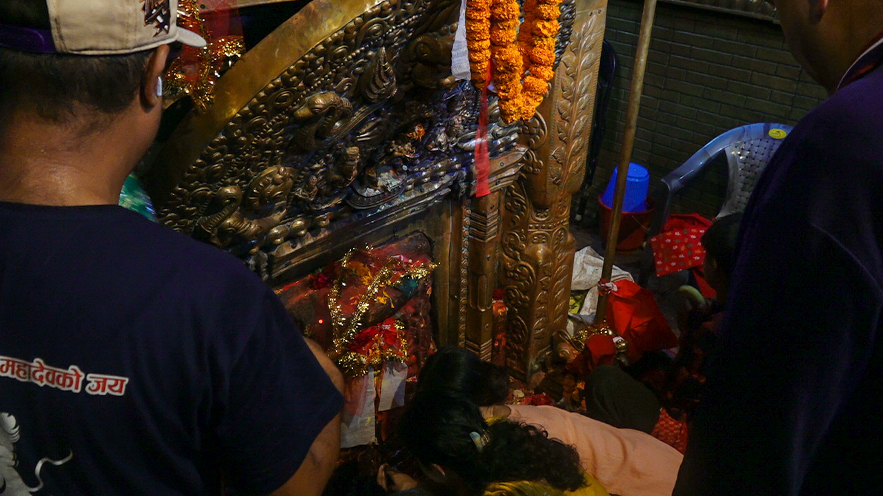 आज दशैँको तेश्रो दिन : नक्साल भगवती मन्दिरमा भक्तजनहरु (फोटोफिचर)