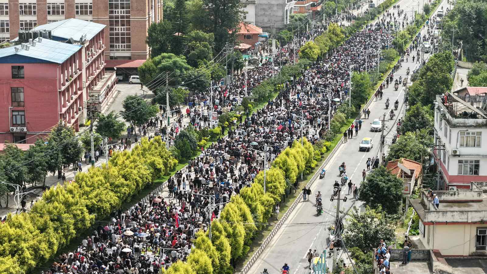 काठमाडौंको माइतीघर-बानेश्वर सडकमा जेन-जी पुस्ताको प्रदर्शन (फाेटाेफिचर)