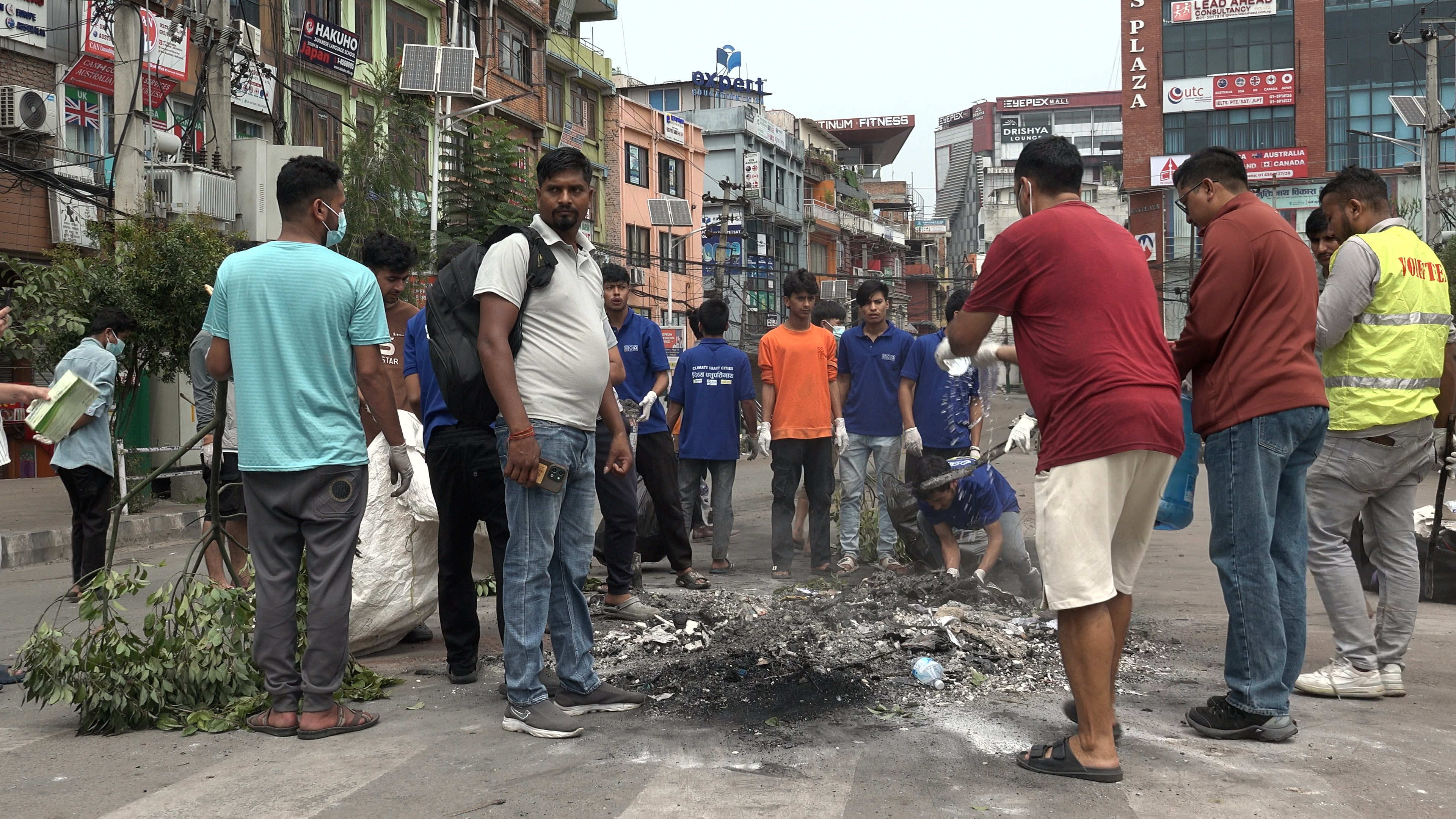 बानेश्वरमा जेनजीले गरे सरसफाइ