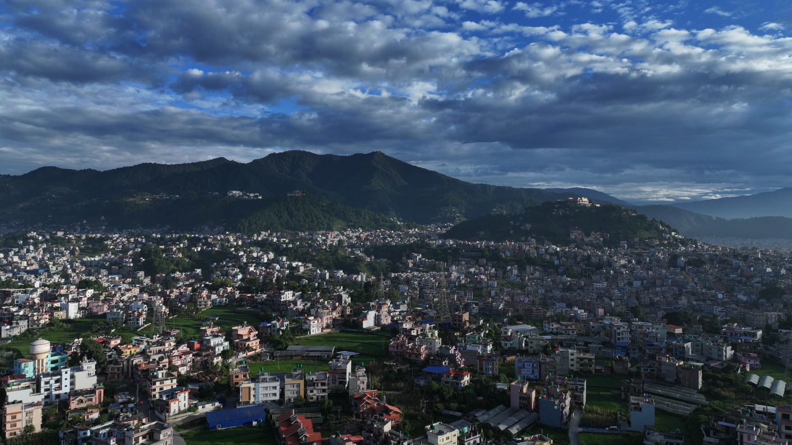 मिर्मिरे किरणमा सजिएको सहर ‘काठमाडौं’ (फोटो फिचर)