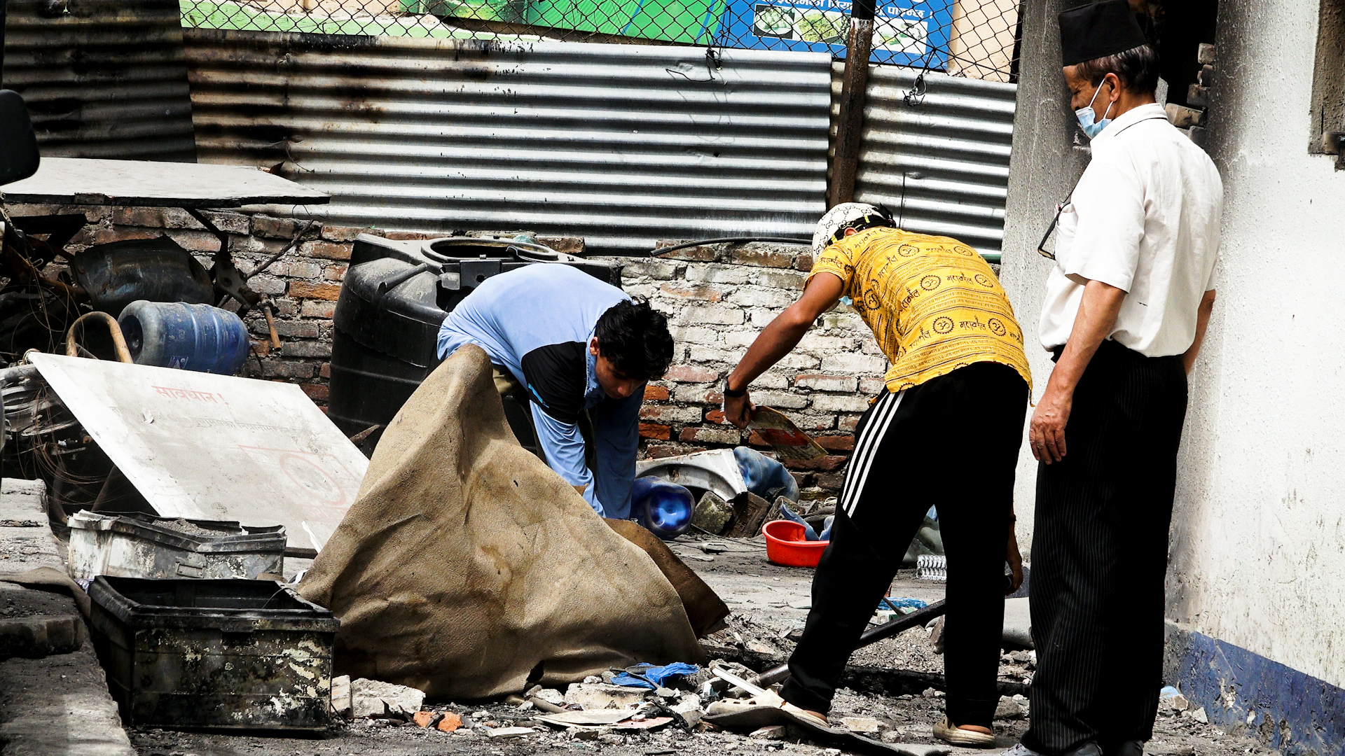 प्रहरी प्रभाग पुनःस्थापनामा जुटे स्थानीय, संयुक्त टोली बनाएर धमाधम सरसफाई