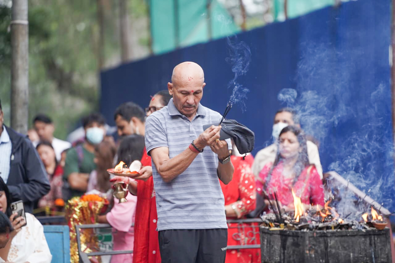 घटस्थापनाका दिन भद्रकालीमा दर्शन र गाडी पूजा गर्नेहरूकाे भीड (तस्विरहरू)