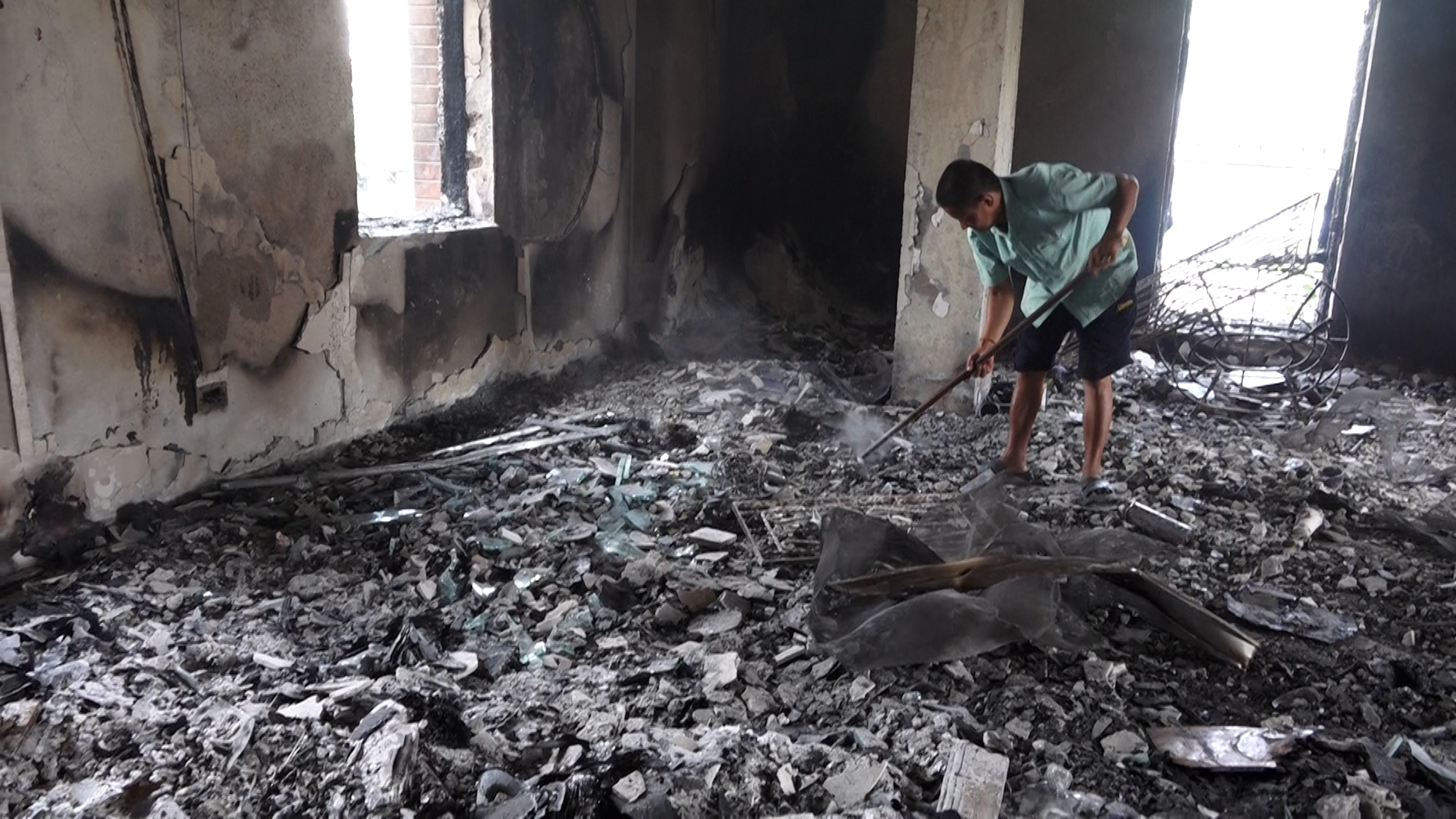 देउवा निवास पूर्ण रुपमा जलेर नष्ट (तस्बिरहरू)