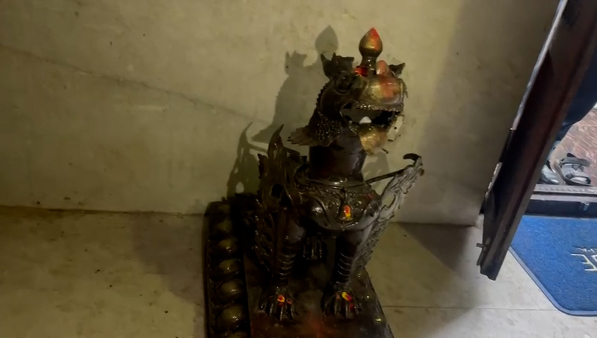 बबरमहलमा भेटियो बाघको मुर्ति र स्कुटर