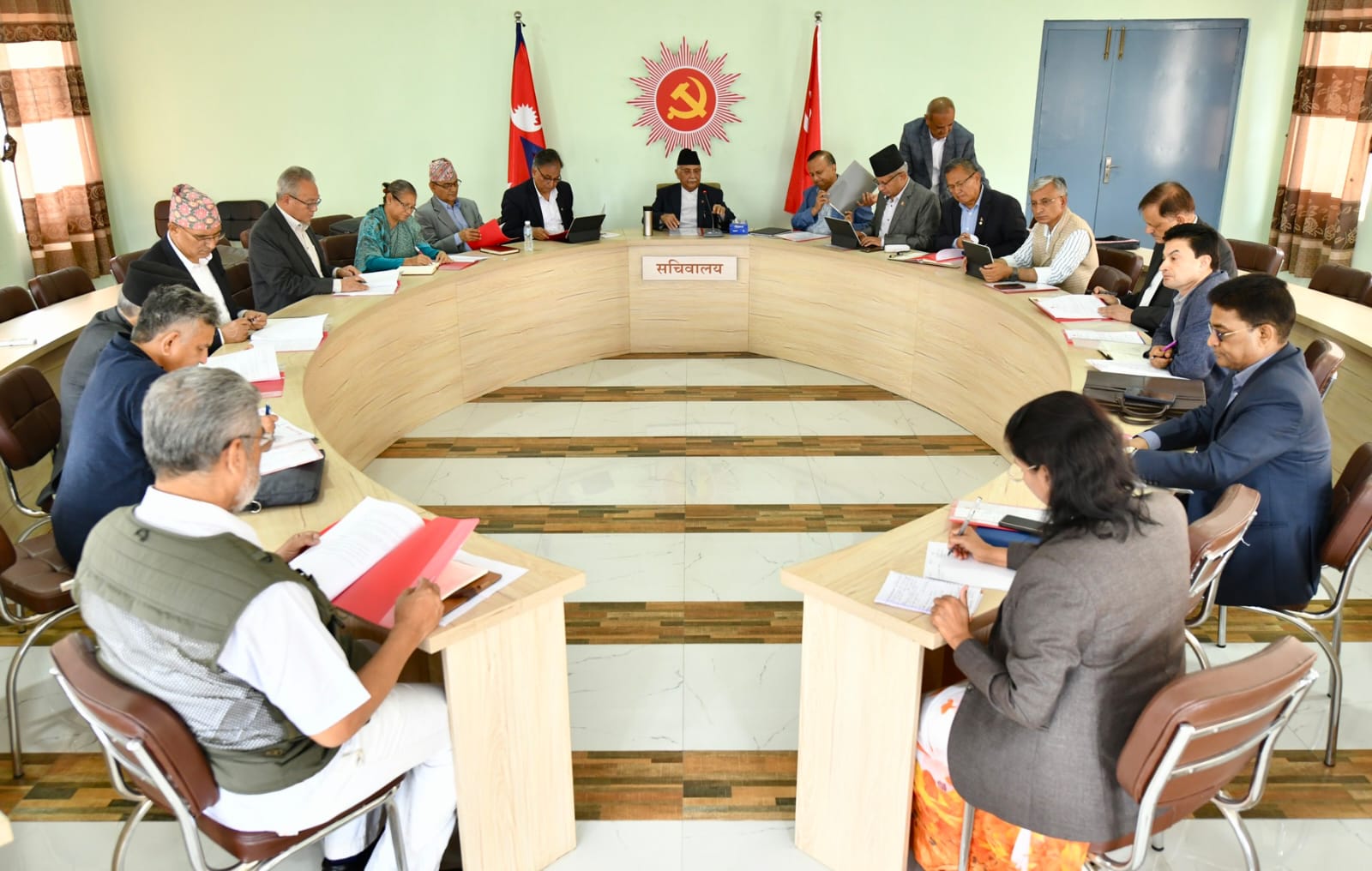 एमालेको सचिवालय बैठक बस्दै, फरक मत रोक्ने तयारी