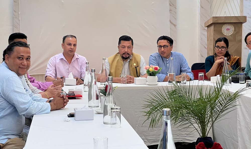 रास्वपाका सांसदहरूले दिए सामूहिक राजीनामा