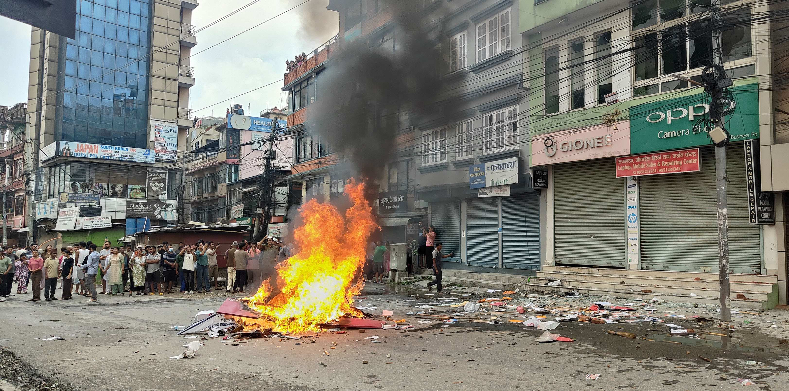 भक्तपुरका सार्वजनिक निकायमा ताडफोड र आगजनी