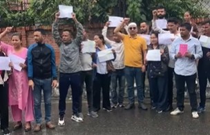 संविधान रक्षाको माग गर्दै माइतीघरमा प्रदर्शन