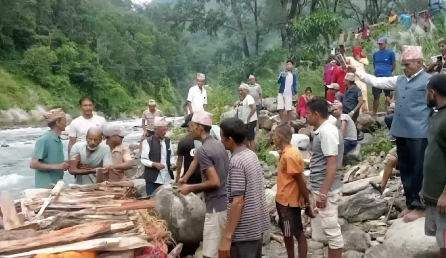 जेनजीका प्रथम शहीदको अन्त्येष्टि, जसले हान्यो उसैको सलामी