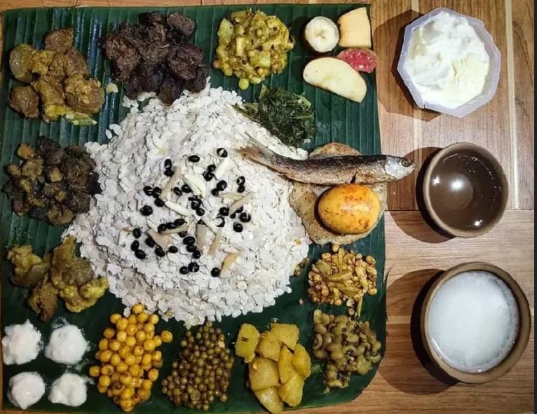 दसैँको मासु भित्र्याएर कुछिभ्वय् खाई महाअष्टमी मनाइँदै नेवार समुदाय