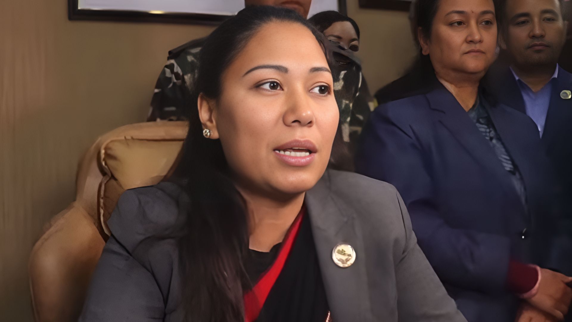 पूर्व शिक्षामन्त्री सुमना श्रेष्ठले रास्वपा छोडिन्