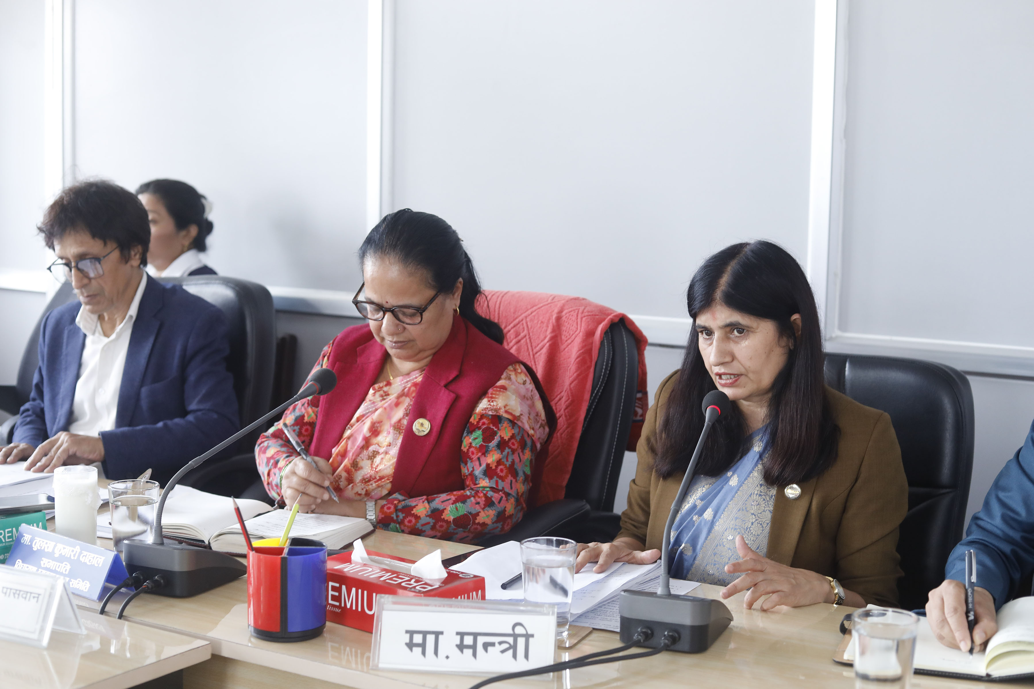 सरकारको अडानले निजामती कर्मचारीको अवकाश उमेरहदका विषयमा विवाद