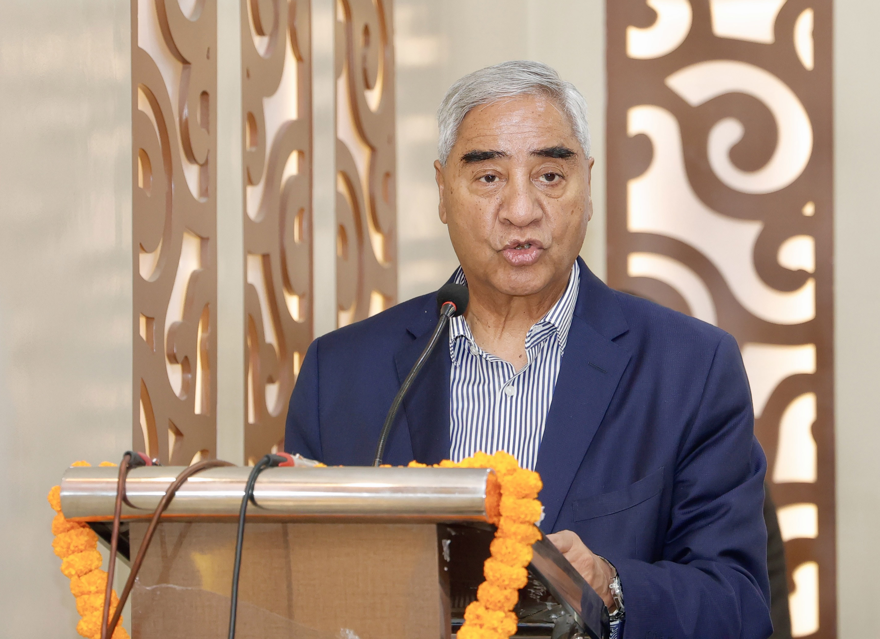 कर्मचारी समायोजनमा भएको कमजोरी सच्याउन पहल गर्छुः देउवा